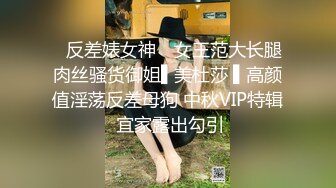 大鸡巴无套后入抽插小妹的屁股上还长了那么红点看着就害怕