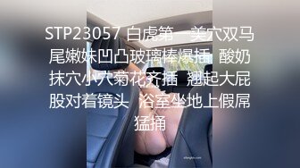    风骚熟女勾搭健壮小哥宾馆激情啪啪，全程露脸做爱， 干的骚逼浪叫不断自己揉捏骚奶子好骚