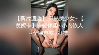 旅游区女厕偷窥车模小姐姐的大肥B