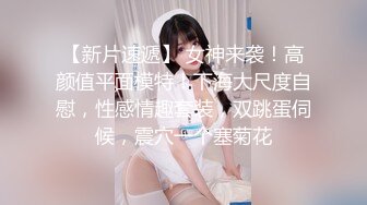 长相甜美高颜值美女小尺度自摸诱惑，慢慢脱掉露奶揉搓隔着内裤摸逼非常诱人