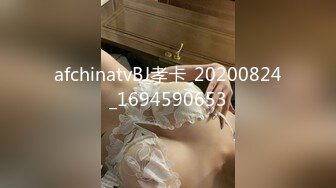 闷骚的少妇露脸逼肥奶大会喷水，一个人精彩展示，全裸自慰道具抽插逼逼，浪叫呻吟不止