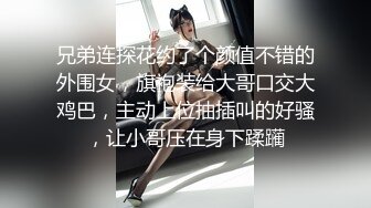    上面在玩吃鸡下面美女吃JB ，极品美女趴在桌子下口交 ， 顶级蜜桃臀 ，骑乘抽插