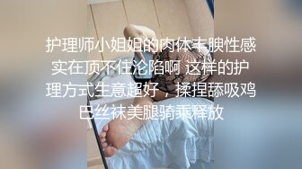  极品小女友周末带漂亮妹子开房，迫不及待推到来一发，69舔逼扣穴，激情爆操不要了