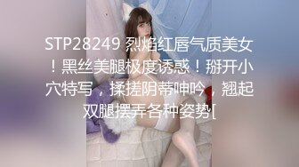 科技楼蹲守热裤红T恤美女❤️稀疏的逼毛 白白有肉的肥逼,夹一下爽死