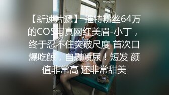 短发黑丝露脸极品小骚货镜头前大秀直播，互动狼友淫声荡语听指挥玩弄电动假鸡巴，抽插蹂躏自己抠高潮流淫水