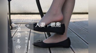 【新速片遞】 餐厅女厕偷窥米老鼠外套的美女B毛非常的浓郁❤️抽着烟尿着尿