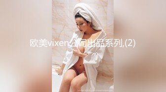 眼镜骚女两女一男3P淫乱大战，白皙奶子边口交边被后入，上位骑乘抽插一脸享受，双腿肩上扛轮换着猛操