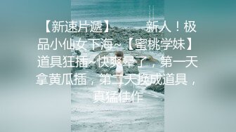 《最新流出露出女神》极品大长腿苗条身材阴钉骚妻【金秘书】福利3，公园超市各种人前露出放尿啪啪紫薇，相当过瘾 (2)