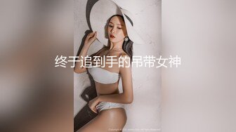 优雅气质尤物御姐女神大战性感人妻，绝美肥臀牛仔裤被狠狠的狂操，精液全部射进了骚逼里面！