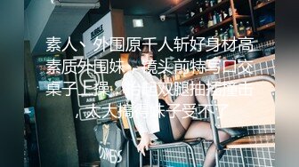 哺乳期老婆拉着我让我学习挤奶，端着奶瓶和大碗盛着滴下来的乳液，手好累啊但却乐在其中~~