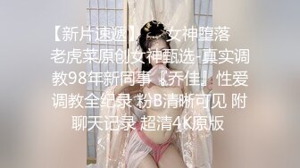 偷拍到女孩看卡通起性就自摸了一会