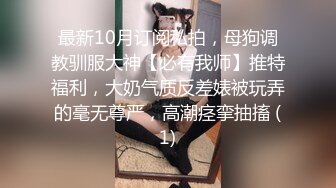  黑客破解家庭网络摄像头偷拍 两个巨乳少妇日常生活在客厅和老公啪啪