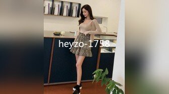 性感尤物女白领极品身材骚婊女销售2 这谁忍得住？女销售上班时间就把客户勾引到酒店签单了，从矜持到浪叫