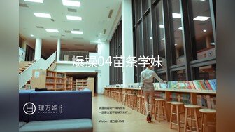 【新片速遞】 两个社会渣女小萝莉跟小哥哥一起激情大秀，全程露脸揉奶玩逼互动撩骚，道具抽插伺候小哥的大鸡巴，精彩刺激