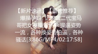 8个月了大肚子孕妇少女，骚艳的红指甲和超粉嫩的森林，阴穴里还躺着湿润的液体 巨诱惑啊，好想帮她舔干净！